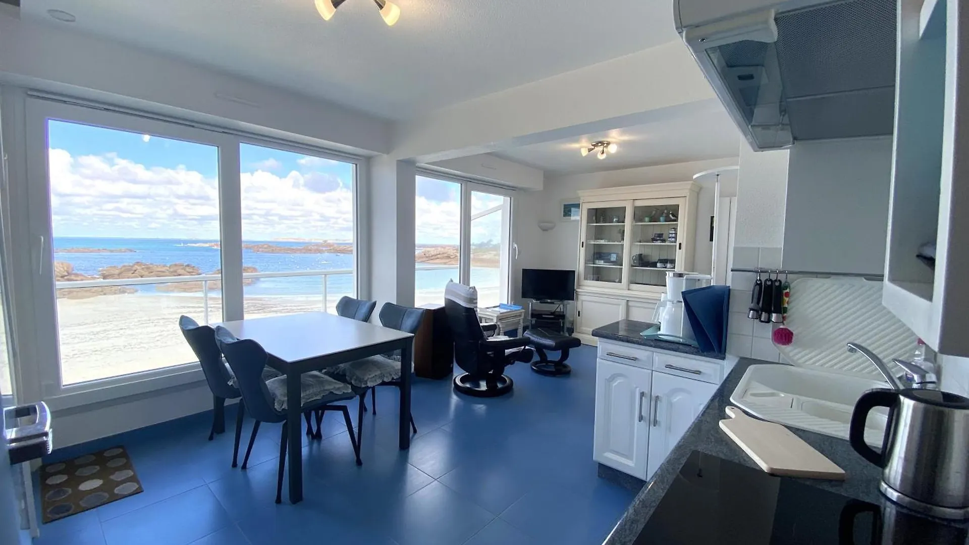 Appartement 1 Chambre Vue Exceptionnelle Sur Mer, Plage De La Greve Blanche Tregastel - Ref 793
